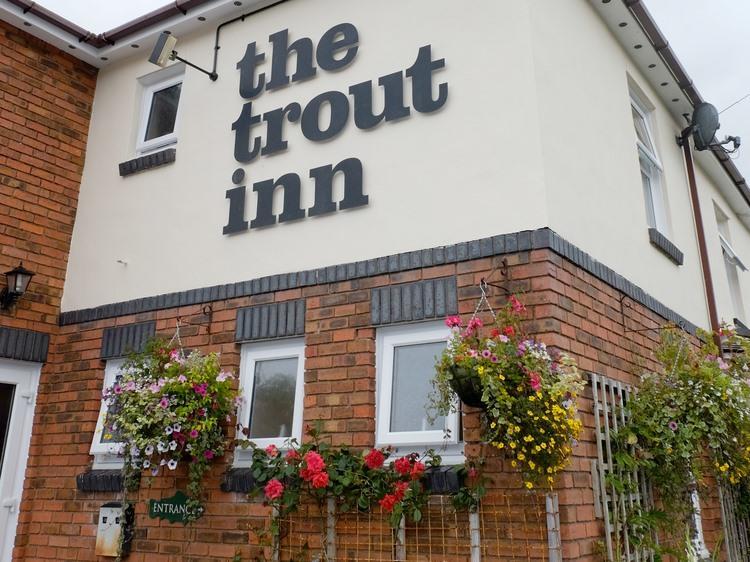The Trout Inn Beulah Экстерьер фото